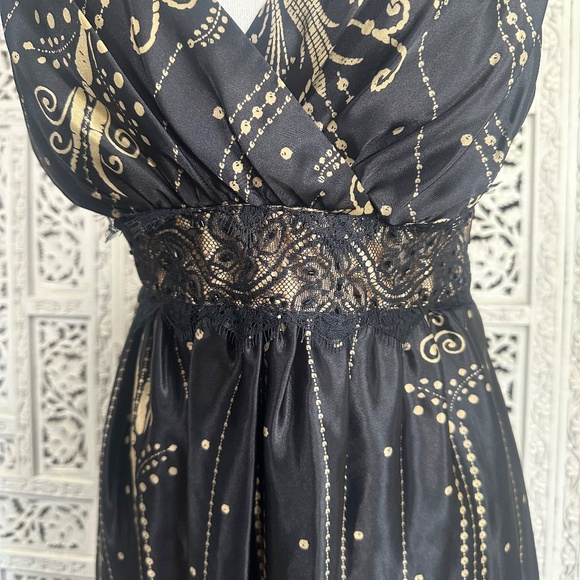 Signature by Robbie Bee Black & Gold Satin Babydoll Faux Wrap V Neck Dress - Picture 4 of 9